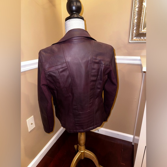 Barely worn, deep color wine leather jacket - Picture 3 of 4